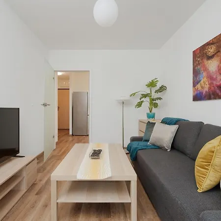 Apartment Legnicka Wroclaw With Parking By Noclegi Renters Exterior photo