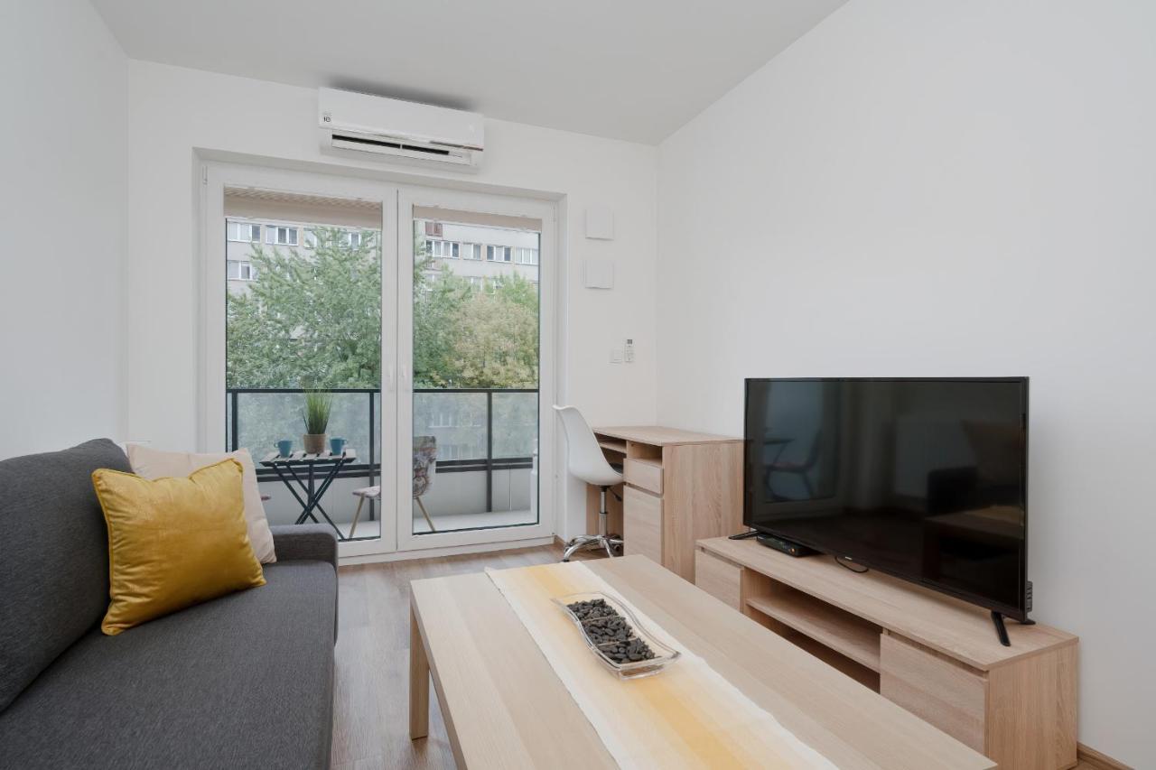 Apartment Legnicka With Parking By Renters