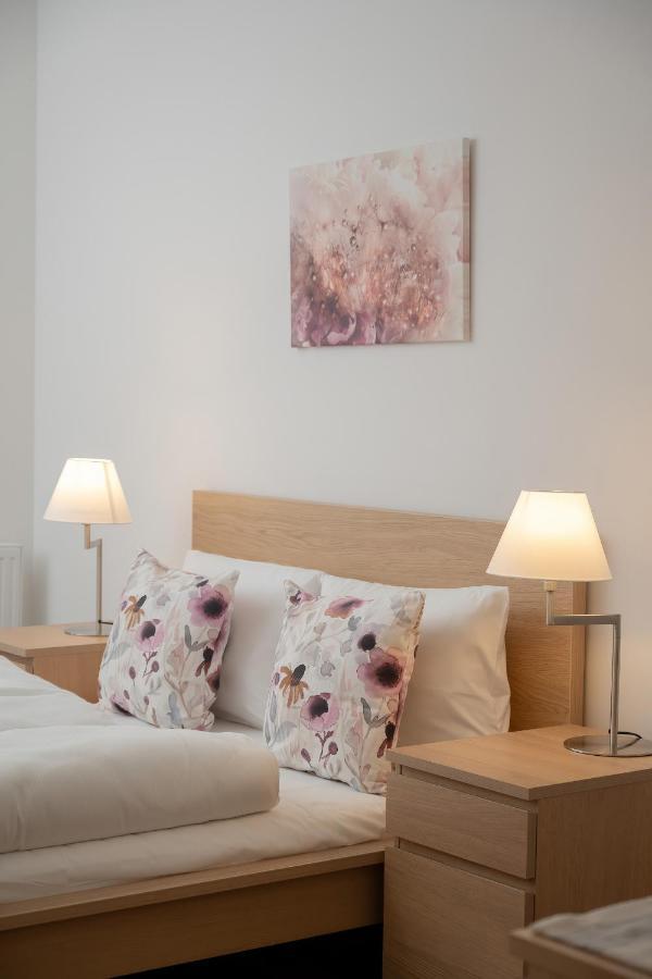 Legnicka With Parking By Renters Apartment *