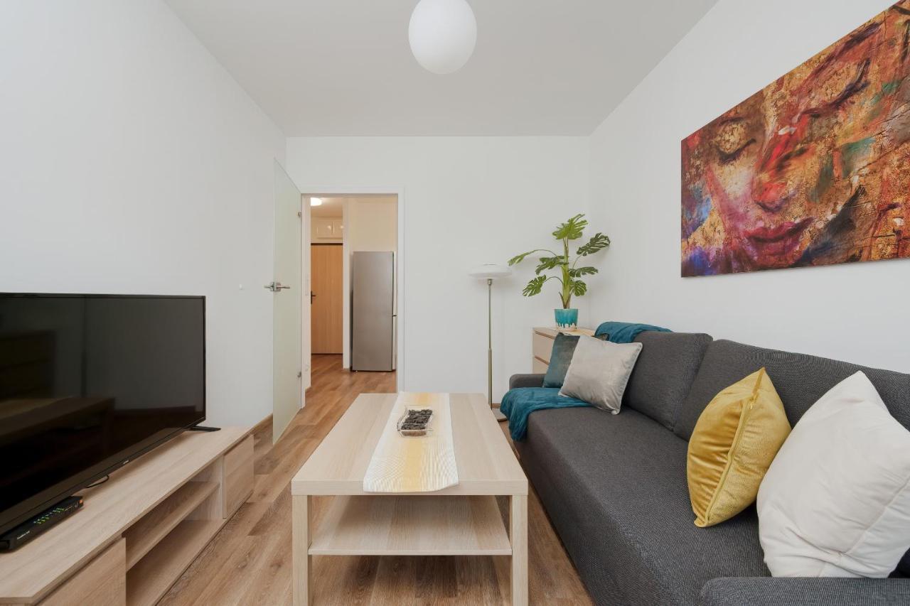 Legnicka With Parking By Renters Apartment Wroclaw