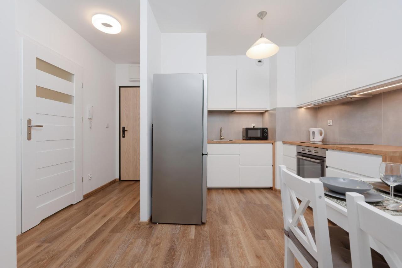 Legnicka With Parking By Renters *