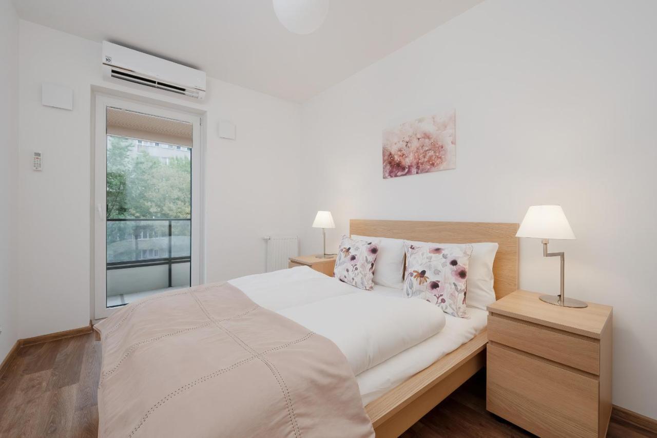 Legnicka With Parking By Renters Apartment Wroclaw
