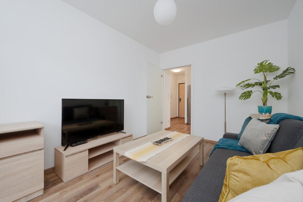 Legnicka With Parking By Renters Apartment *