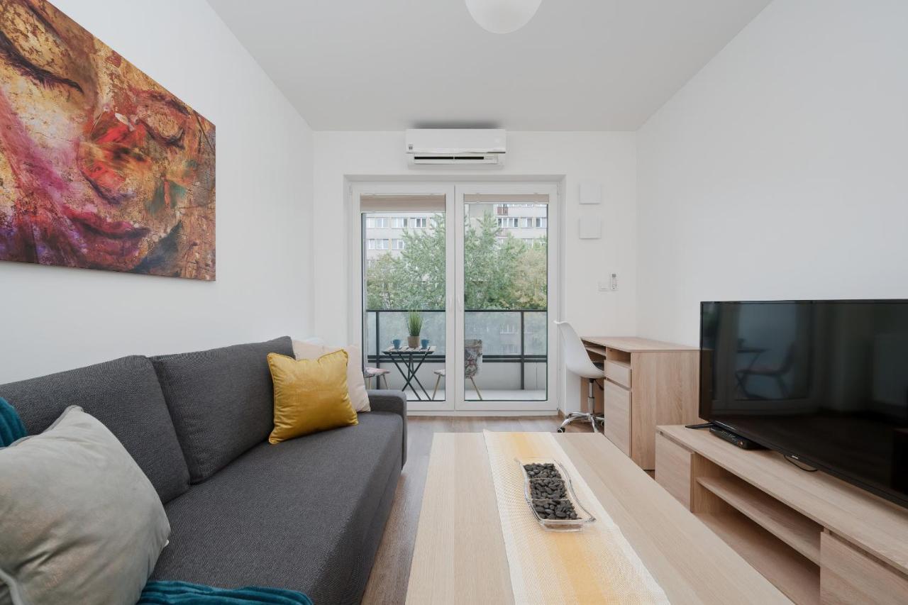 Legnicka With Parking By Renters Wroclaw